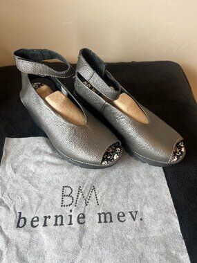 Bernie Mev Melly ankle strap peep toe wedge, size 7 new without box